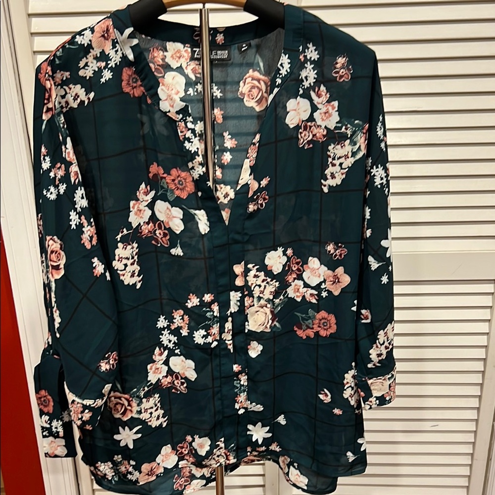 New York and Company Green Floral Blouse 3/4 Sleeve Blouse